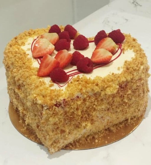 tarta cumpleaños mujer corazon frutos rojos (1)